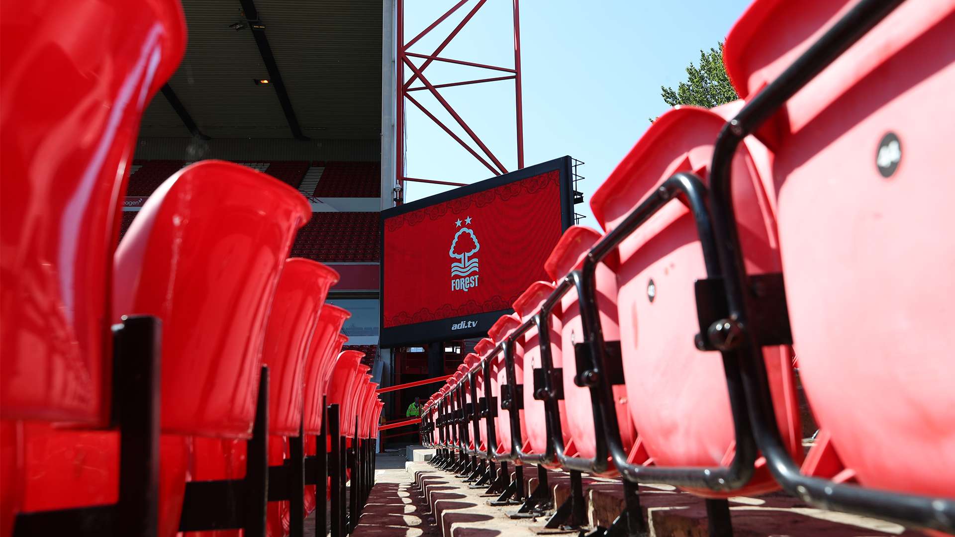 众生相！中国男足0-1无缘世青赛：王钰栋失声大哭 刘诚宇低头沉默.